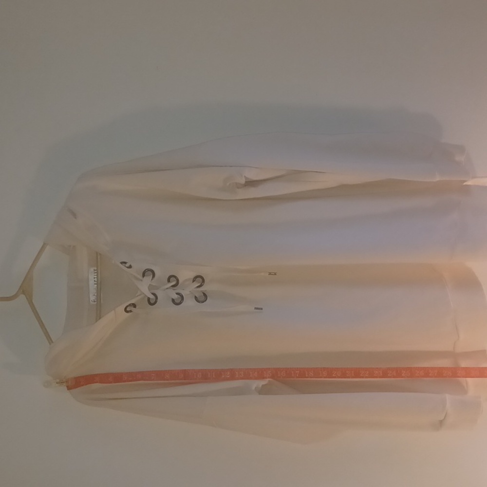2x creme long sleve hooded shirt